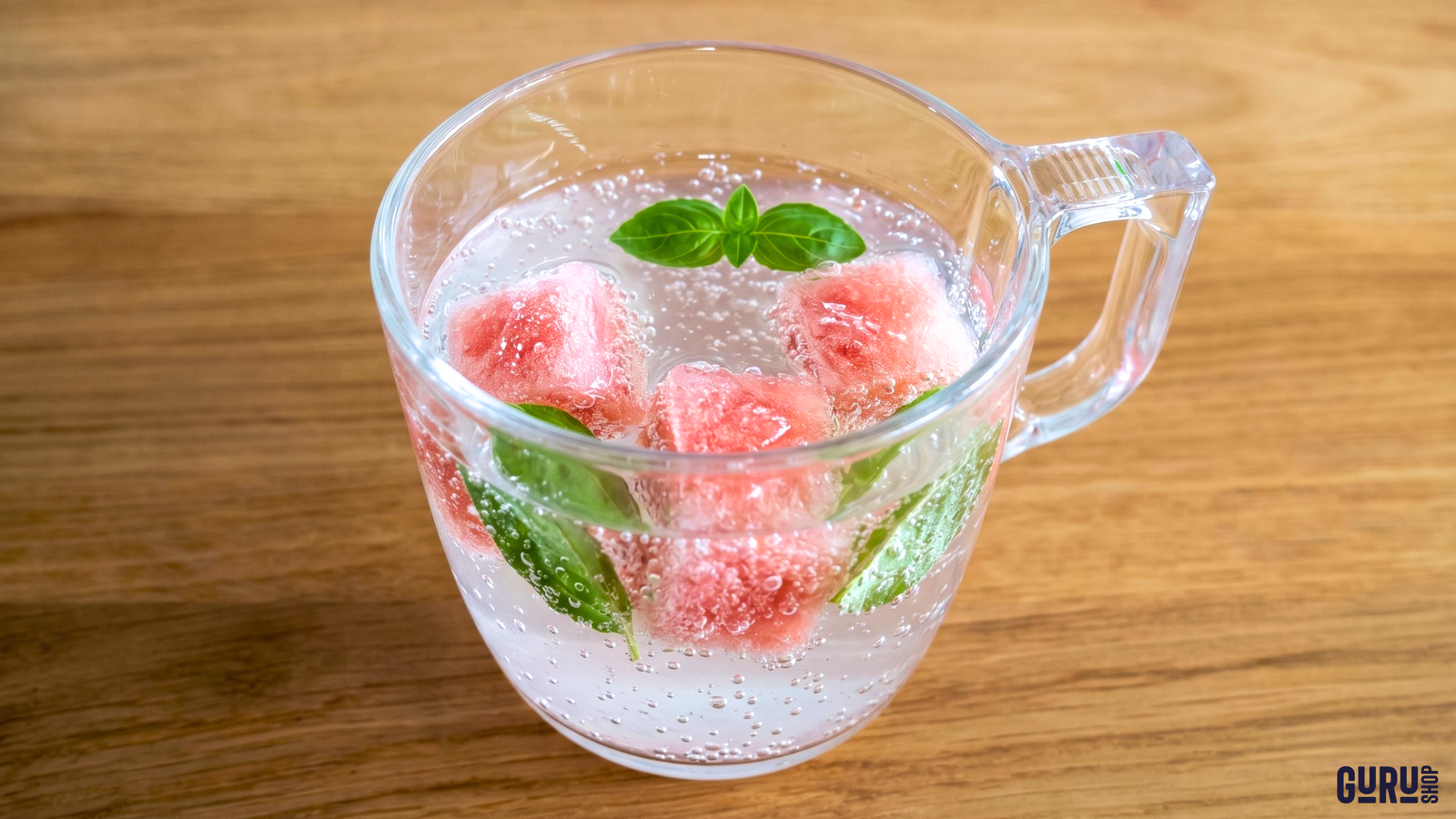 Vandkefir med basilikum og frossen vandmelon