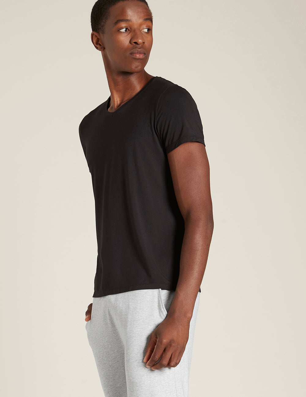 Herr T-shirt med V-ringning – Svart