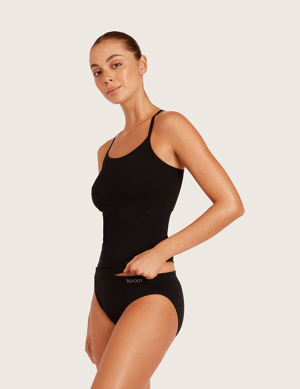 Basis Racerback Cami Top – Svart