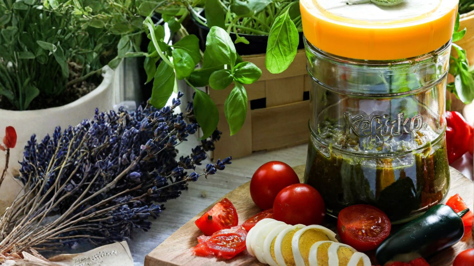 Fermenteret grøn pesto – opskrift og guide til fermentering