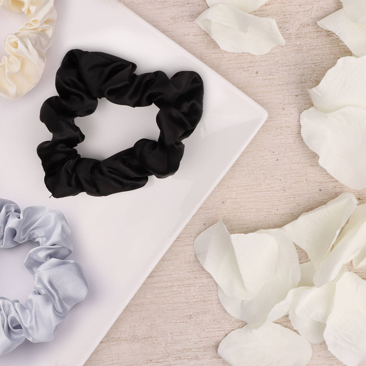 Myga scrunchies – 3 st. i silver, vitt och svart