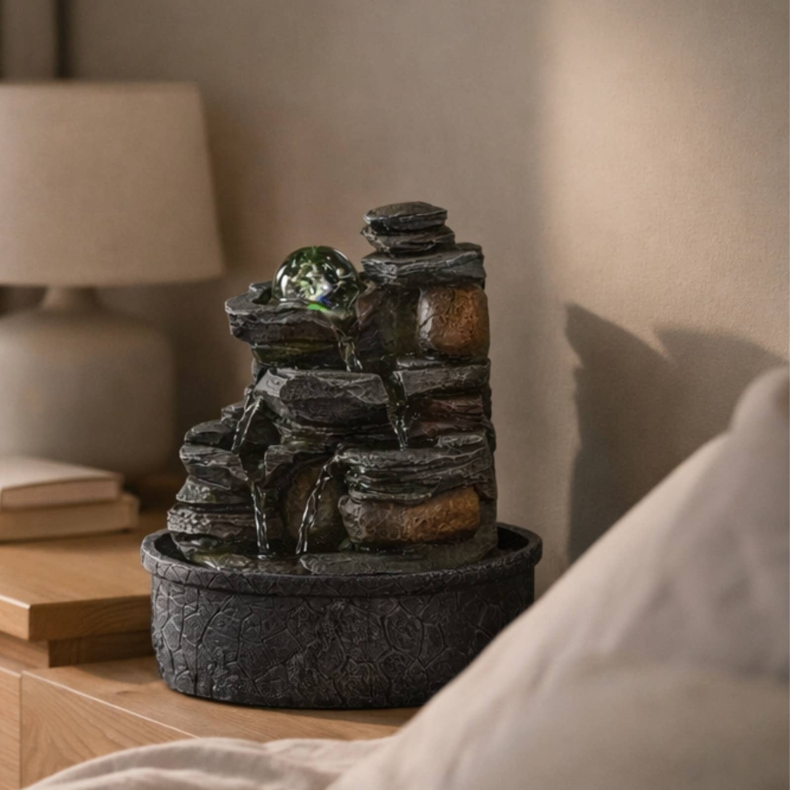 Luberon inomhusfontän med zen-kaskadstil och stenlook