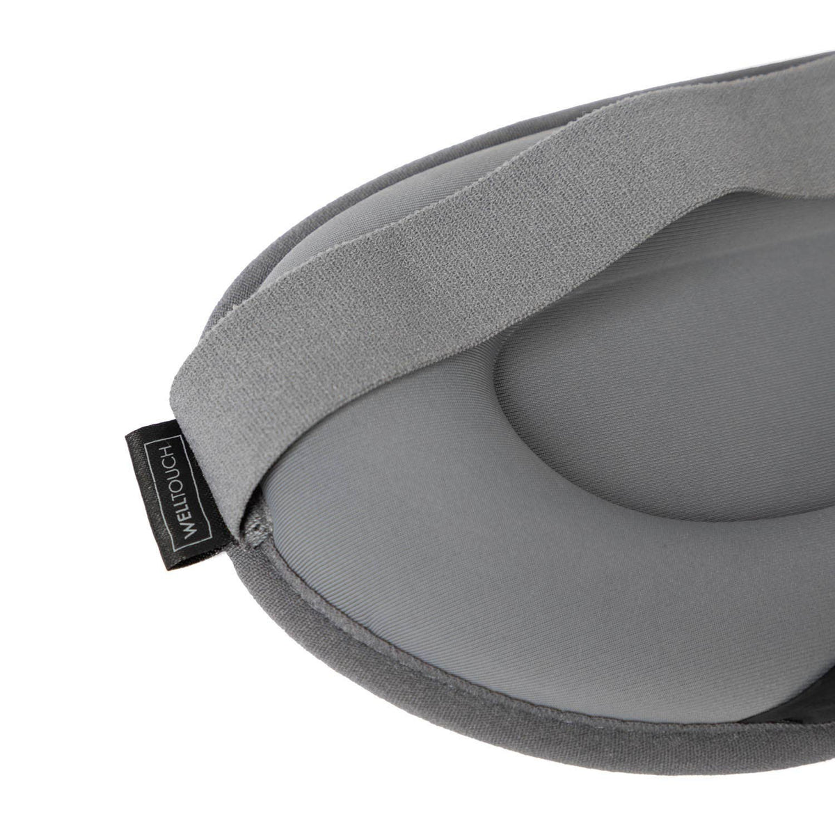 Detalj av rem och vaddering på WellTouch sovmask – silvergrå