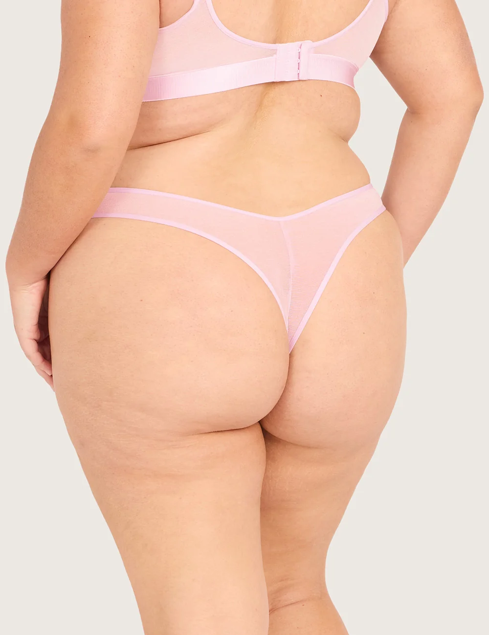 Boody FreeMesh® G-streng i Pink Sorbet – bagfra på model
