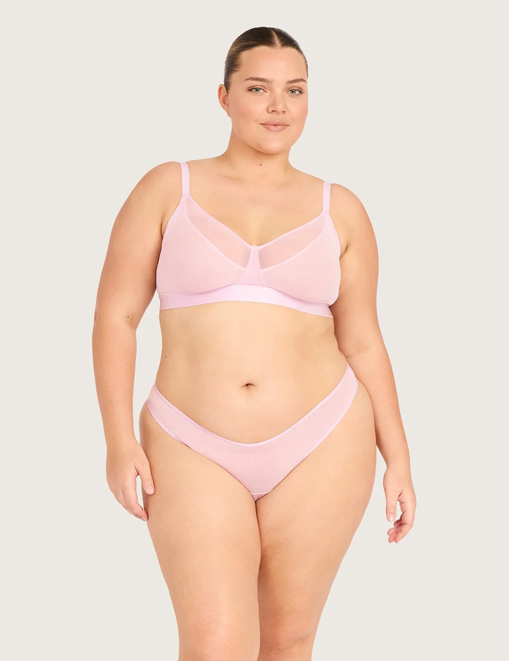 Boody FreeMesh® G-streng i Pink Sorbet – hel figur på model