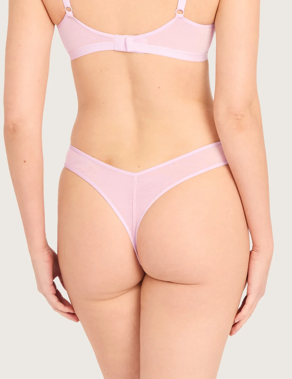 Boody FreeMesh® G-streng i Pink Sorbet – bagfra på model