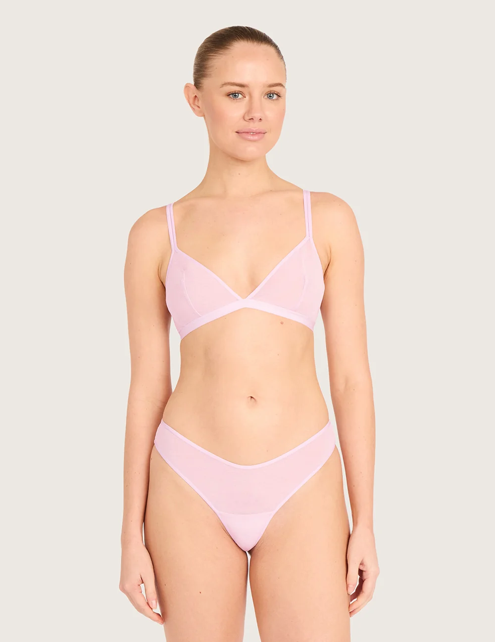 Boody FreeMesh® G-streng i Pink Sorbet – hel figur på model
