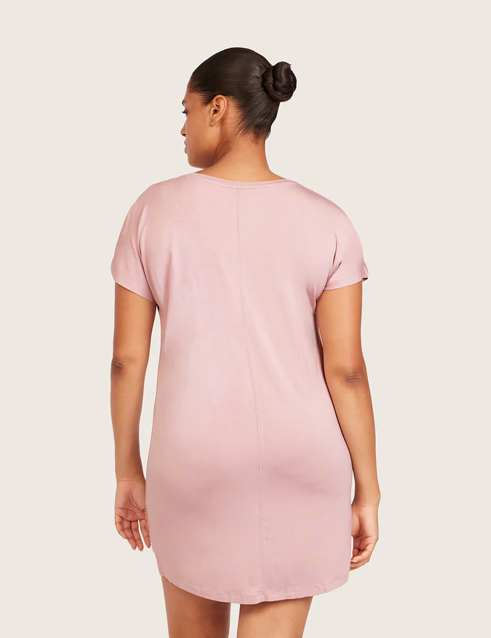 Boody Goodnight natkjole i Lilac – bagfra på model