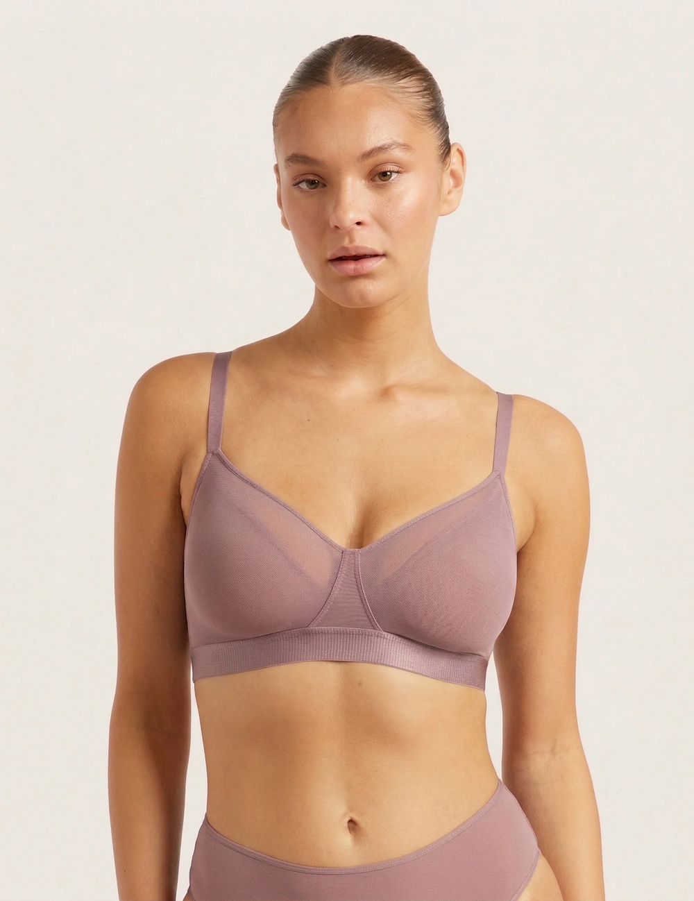 Boody FreeMesh® BH uden bøjle i Mauve – forfra på model
