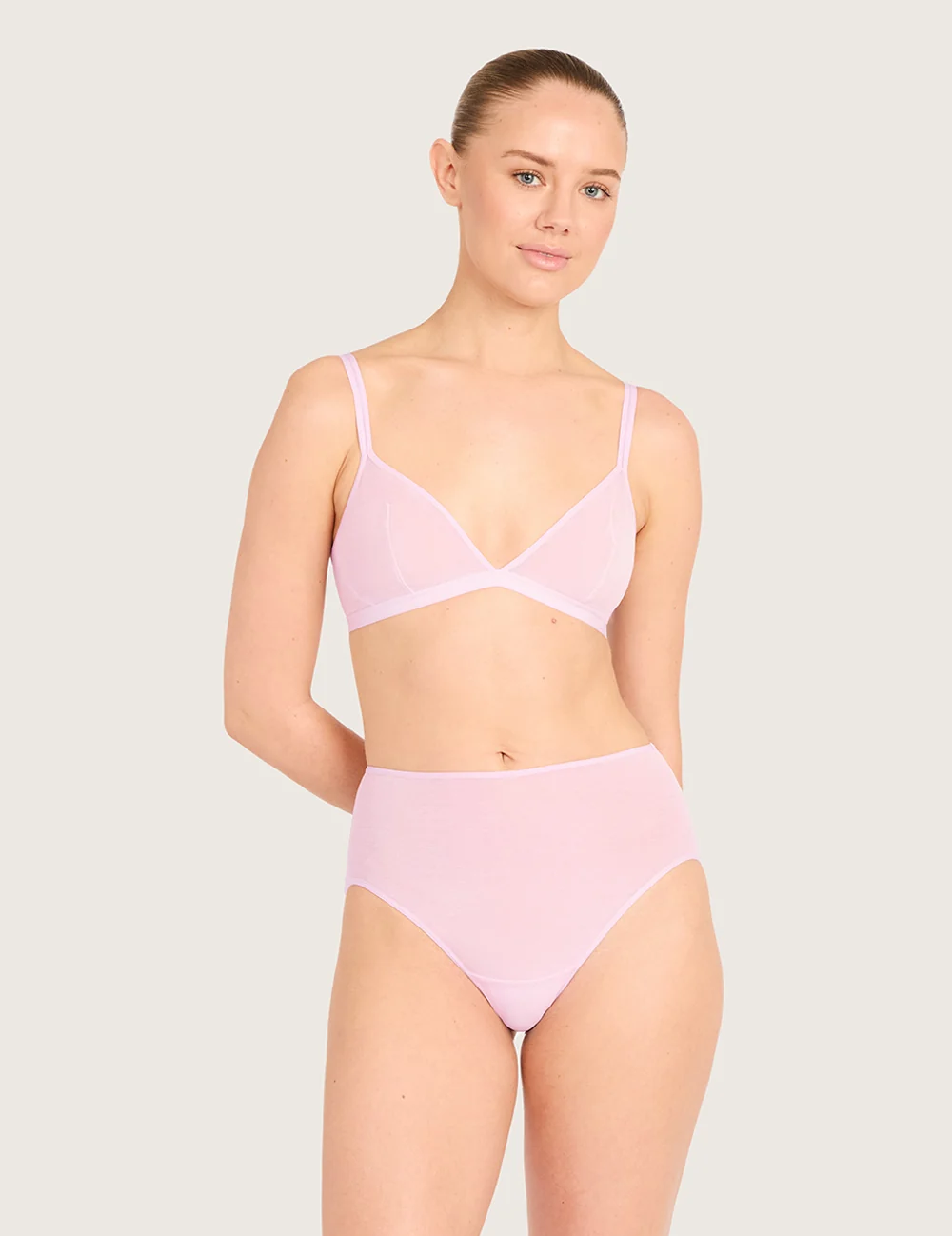 Boody FreeMesh trekants-bh i Pink Sorbet på model