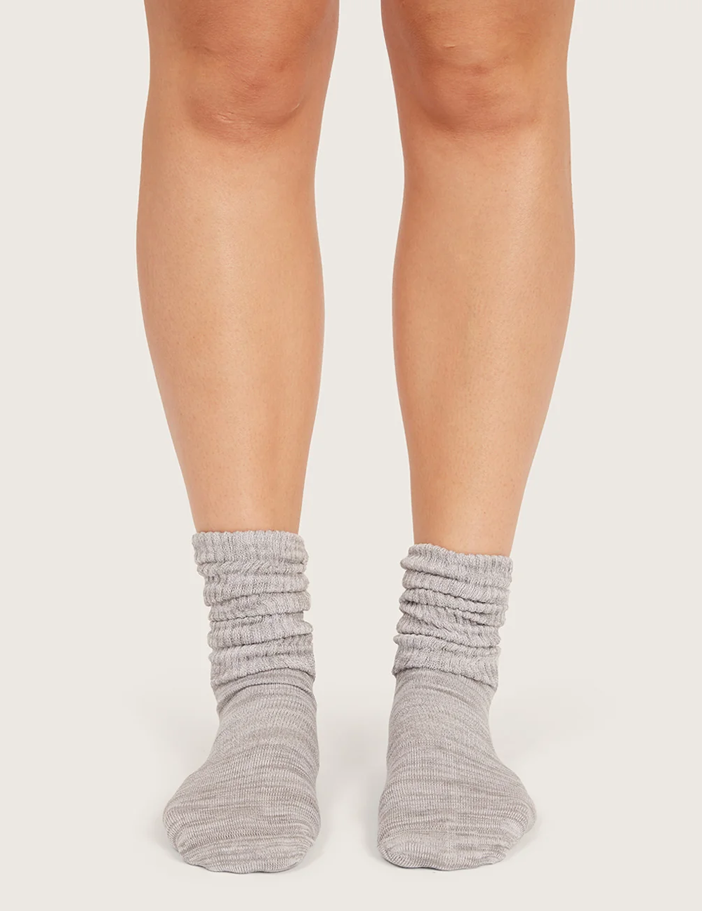 Boody Slouch bambustrumpor i Light Grey Marl, sedda framifrån