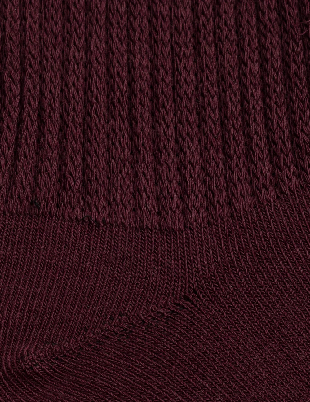 Boody Slouch bambustrumpor i Mulberry, närbild av ribbstickningen